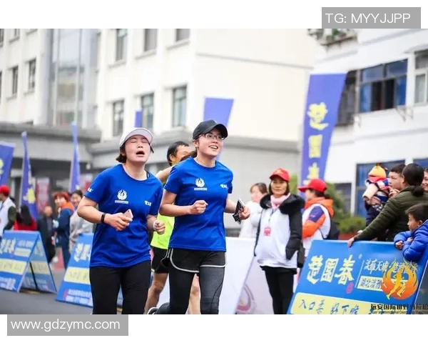 足球明星的华丽转身与相声的幽默调侃交织成的奇妙舞台