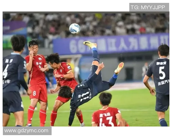 足球明星进球瞬间的精彩庆祝合拍图集锦展现激情与荣耀